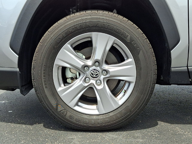 Used 2025 Toyota RAV4 XLE AWD/4WD image 8