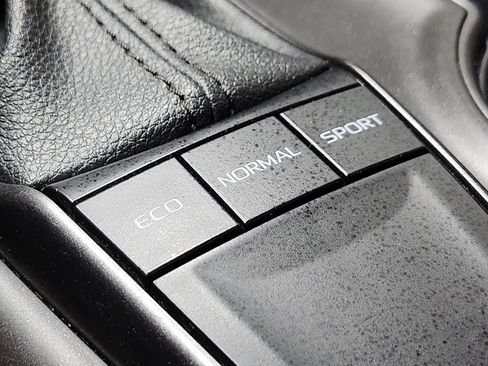 Used 2022 Toyota Camry SE image 27