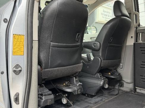 Used 2014 Toyota Sienna SE FWD image 20