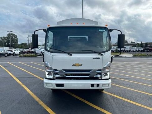 New 2024 Chevrolet Low Cab Forward image 9
