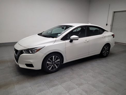 Used 2021 Nissan Versa SV FWD image 2