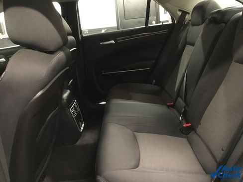 Used 2018 Chrysler 300 Touring w/ Sport Appearance Package image 28