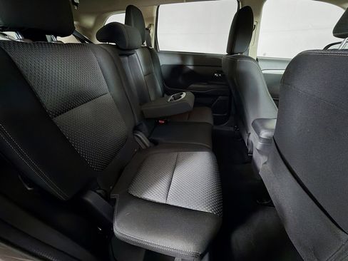 Used 2018 Mitsubishi Outlander SE image 26