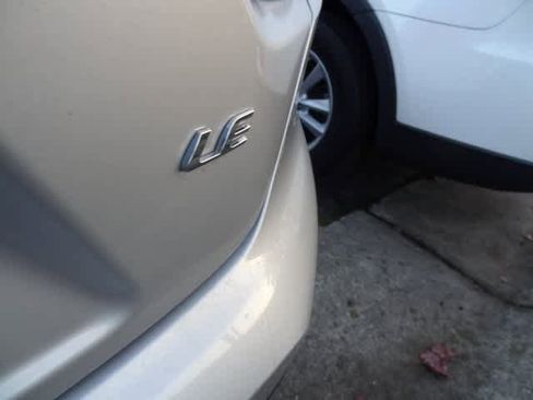 Used 2022 Toyota Corolla LE image 8