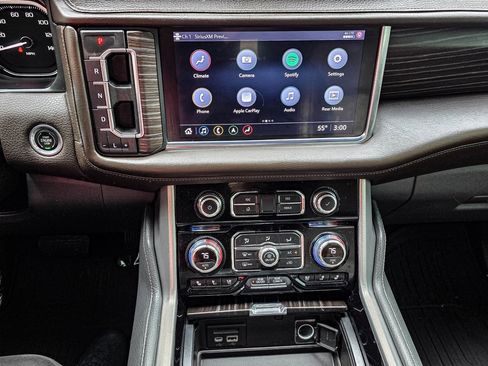 Used 2021 GMC Yukon XL Denali image 18