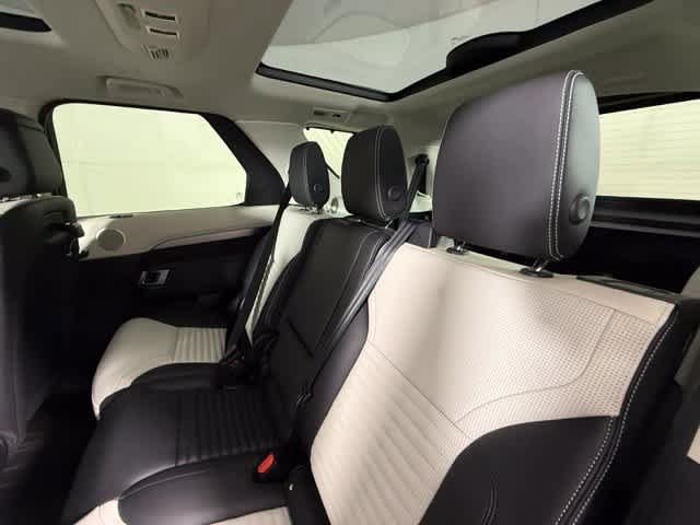 New 2026 Land Rover Discovery Limited Edition AWD/4WD image 25
