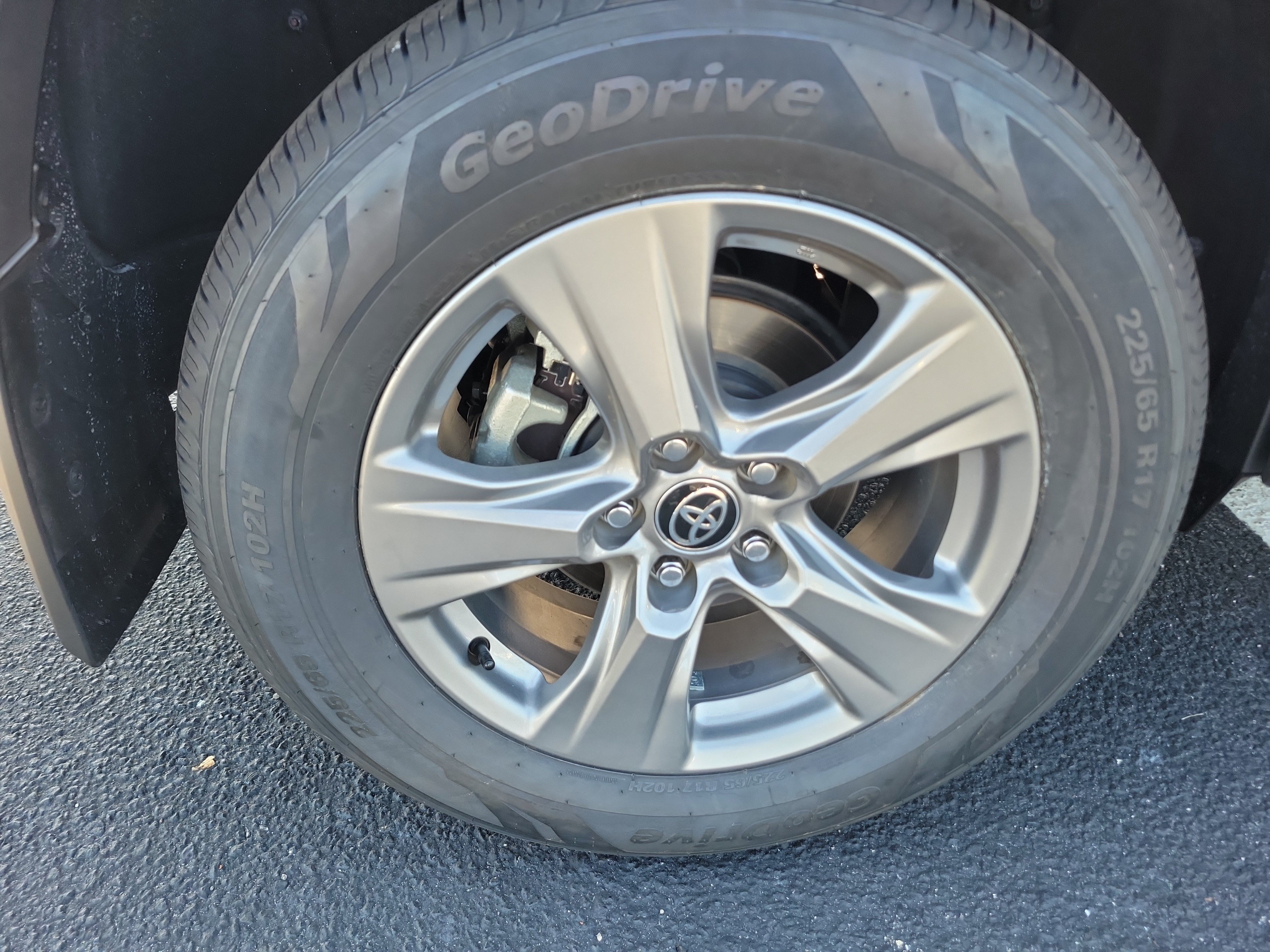 Used 2024 Toyota RAV4 XLE w/ Convenience Package FWD image 7