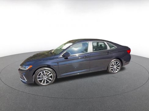 Used 2025 Volkswagen Jetta SE image 7