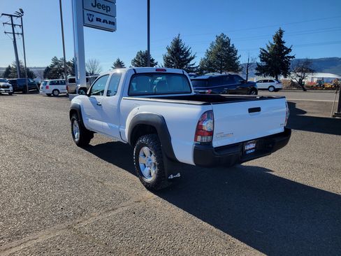 Used 2010 Toyota Tacoma 4x4 Access Cab V6 image 11