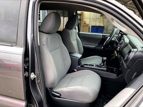 Used 2020 Toyota Tacoma SR w/ SR Convenience Package image 8