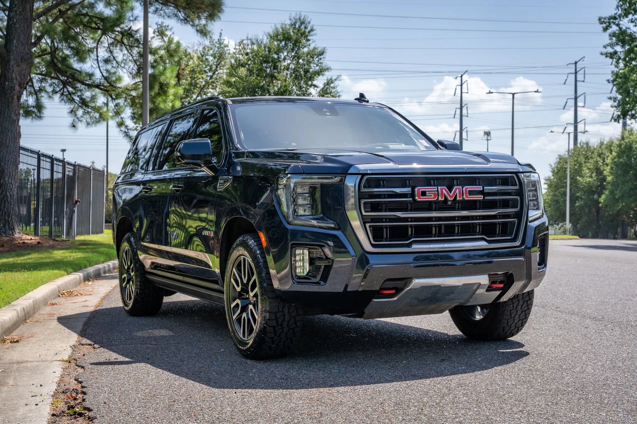Used 2023 GMC Yukon XL AT4 w/ AT4 Premium Package AWD/4WD image 3