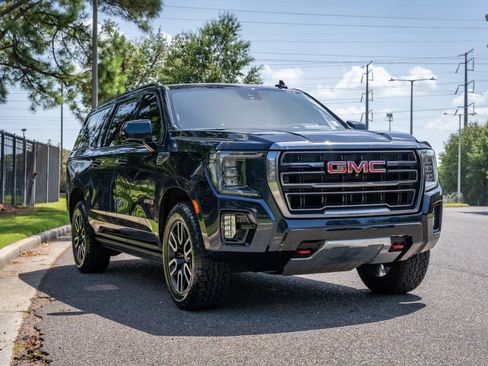 Used 2023 GMC Yukon XL AT4 w/ AT4 Premium Package AWD/4WD image 3