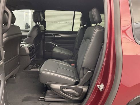 New 2025 Jeep Wagoneer L Series II image 19