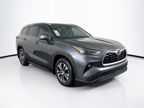 Certified 2024 Toyota Highlander XLE image 4
