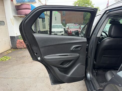 Used 2018 Chevrolet Trax LT w/ LT Convenience Package AWD/4WD image 25