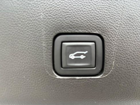 Used 2023 Chevrolet Traverse Premier image 10