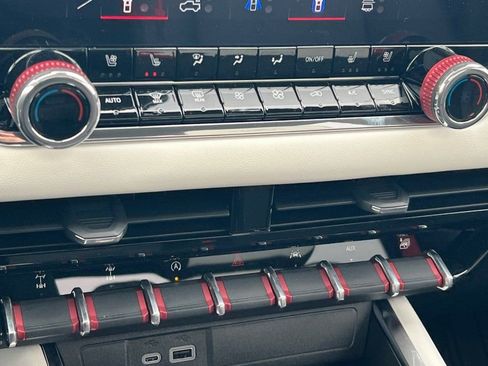 New 2026 GMC Canyon AT4X w/ AT4X AEV Edition AWD/4WD image 17