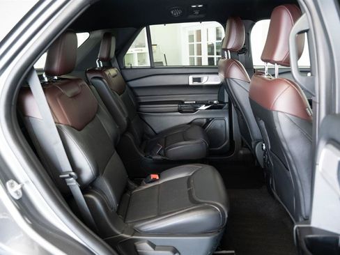 Used 2023 Ford Explorer Platinum AWD/4WD image 20