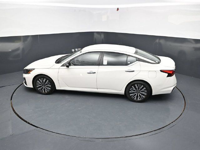 Used 2025 Nissan Altima 2.5 SV FWD image 35