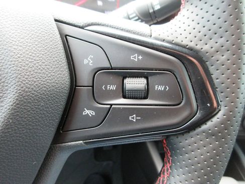Certified 2025 Chevrolet Trax RS w/ Driver Confidence Package FWD image 26