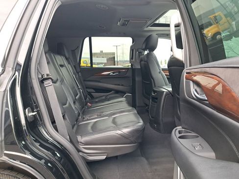 Used 2018 Cadillac Escalade Luxury image 15