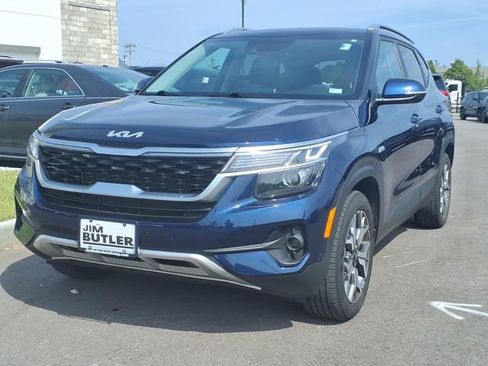 Used 2023 Kia Seltos EX AWD/4WD image 3
