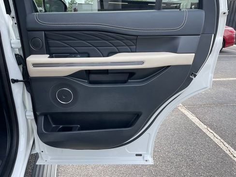 Used 2023 Ford Expedition Platinum AWD/4WD image 34