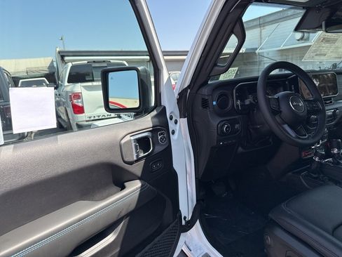 New 2025 Jeep Wrangler Unlimited Rubicon 4xe image 15