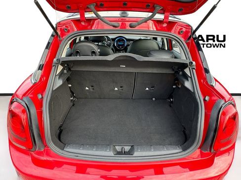 Used 2019 MINI Cooper 4-Door Hardtop w/ Signature Upholstery Package image 32