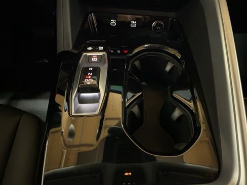 Used 2025 Audi Q5 Premium w/ Convenience Package image 57