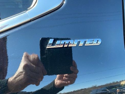 Used 2025 Toyota Tundra Limited AWD/4WD image 15