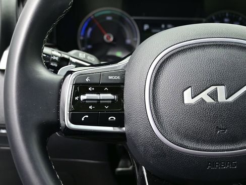 Used 2024 Kia Sorento EX w/ Panoramic Sunroof Package image 5