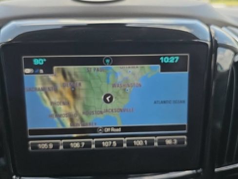 Used 2019 Chevrolet Traverse LT w/ LT Premium Package FWD image 3