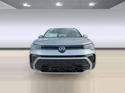 New 2026 Volkswagen Taos SE FWD image 5