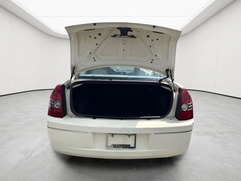 Used 2008 Chrysler 300 Touring RWD image 18