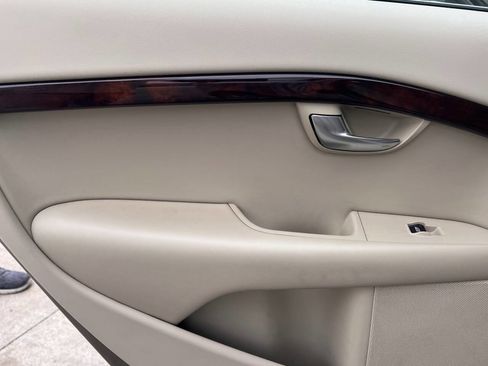 Used 2009 Volvo V70 image 16