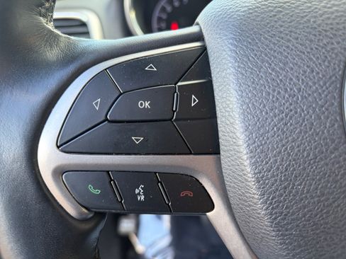 Used 2019 Jeep Grand Cherokee Laredo AWD/4WD image 21