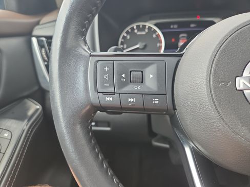 Used 2023 Nissan Rogue SL w/ SL Premium Package FWD image 11