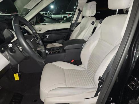 Used 2025 Land Rover Discovery S AWD/4WD image 4