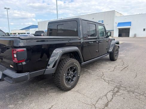 Used 2024 Jeep Gladiator Sport AWD/4WD image 8