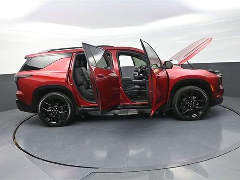 Used 2024 Chevrolet Traverse RS image 42