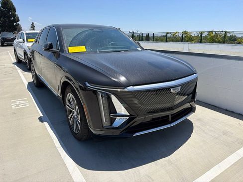 Certified 2024 Cadillac Lyriq Luxury RWD image 3