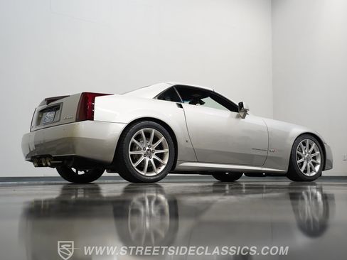Used 2006 Cadillac XLR V image 26