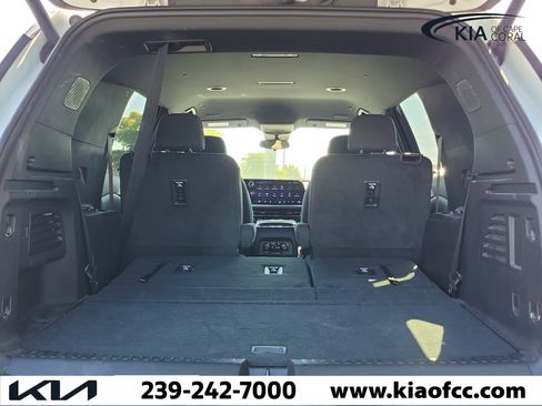 Used 2025 Chevrolet Traverse LT FWD image 8