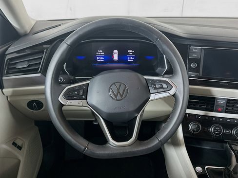 Used 2024 Volkswagen Jetta SE image 18