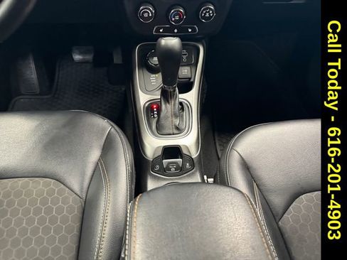 Used 2017 Jeep Compass Latitude w/ Cold Weather Group image 14