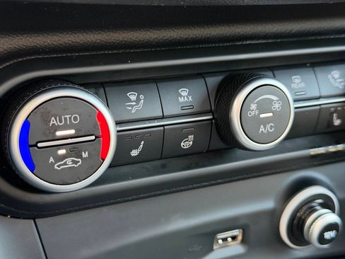 Used 2020 Alfa Romeo Stelvio AWD w/ Cold Weather Package image 52