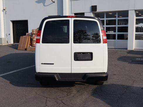 Used 2025 Chevrolet Express 3500 LS RWD image 10
