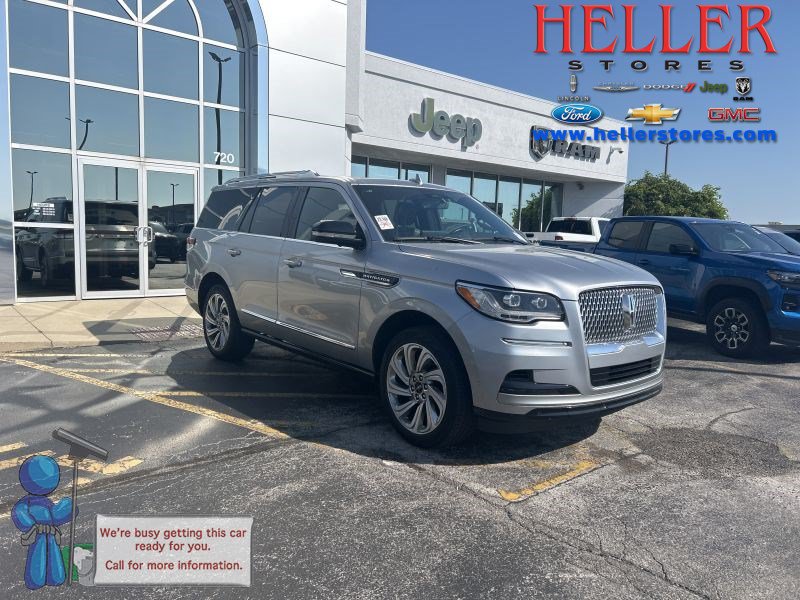 Used 2024 Lincoln Navigator Premiere AWD/4WD image 1