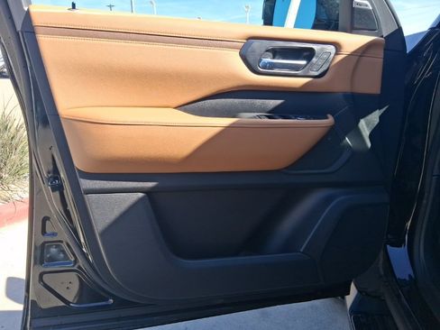 New 2026 Nissan Armada SL w/ Captain's Chari Seat Package image 24